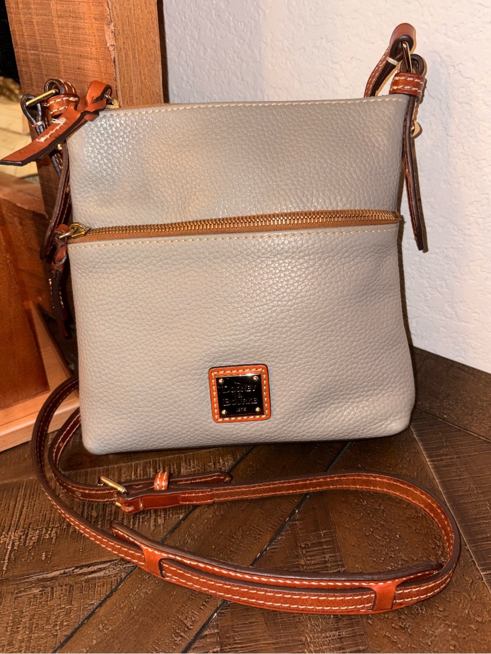 Dooney & Bourke Pebble Grain Gray Letter Carrier Crossbody Leather Bag EUC